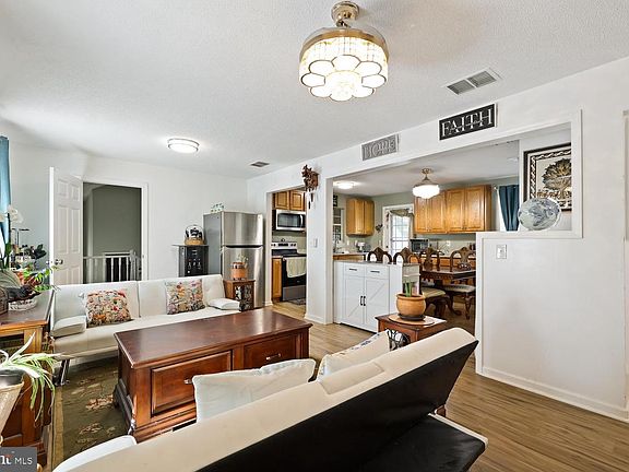 5th image of 9463 Rogues Rd