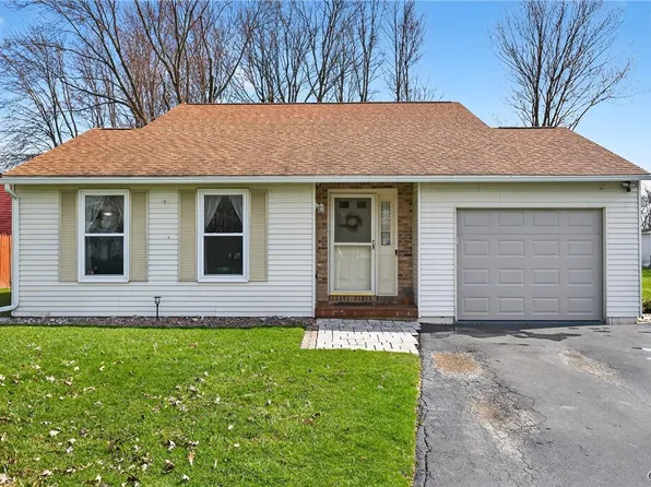 7820 Running Brook Ln, Cicero, NY 13039