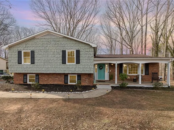 8788 Circle Dr, Rural Hall, NC 27045