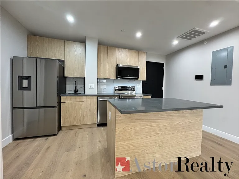 30-85 31st St #2E — Photo 2