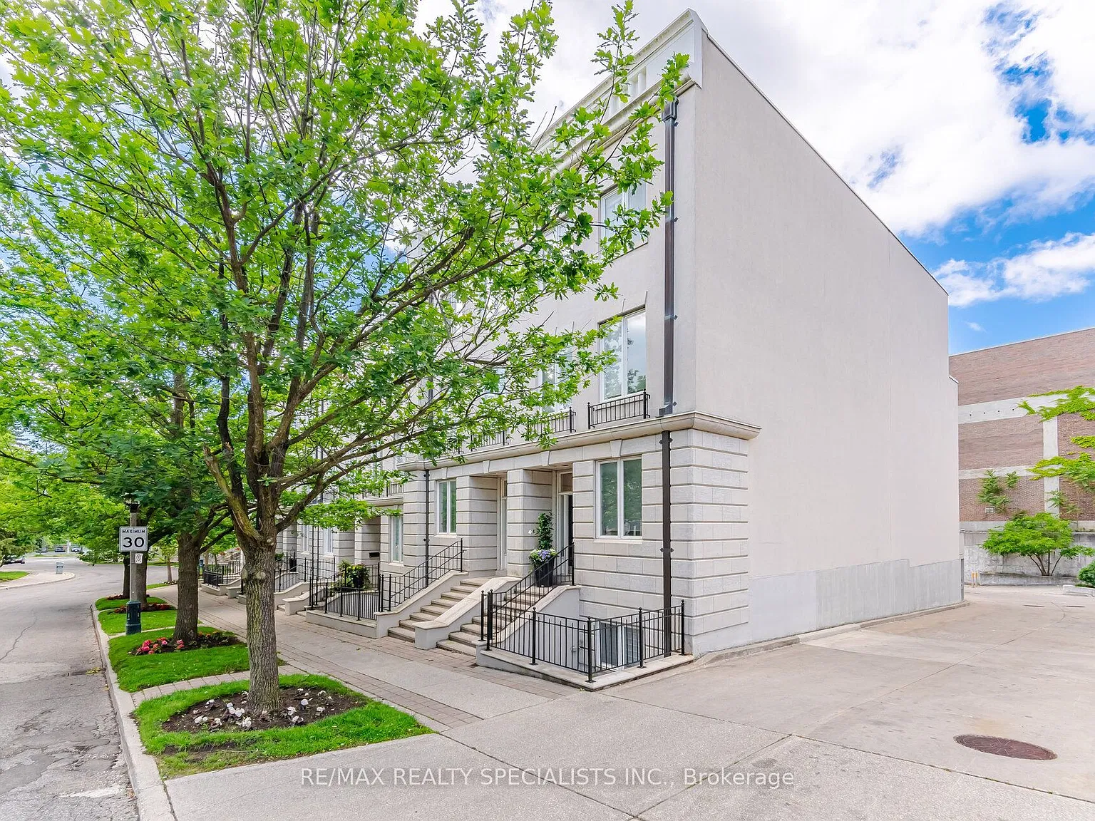 4 bed, $6,500 — Photo 2