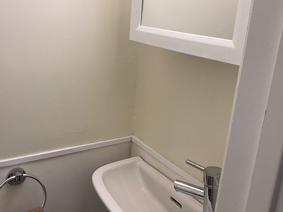 5th image of 1546 Broadway Ave NW
