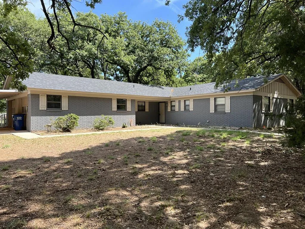700 Kimbrough — Photo 1