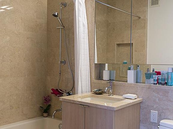 5th image of 175 W 60th St APT 33C