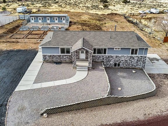 3rd image of 805 N Oak Meadow Dr