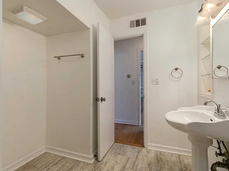 1504 S Rogers Ave — Photo 18