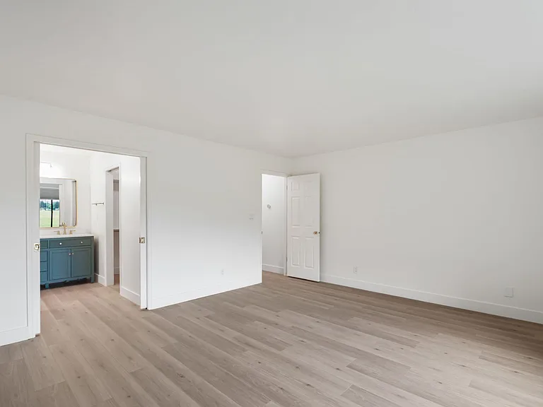 1275 Cambridge Ct — Photo 11