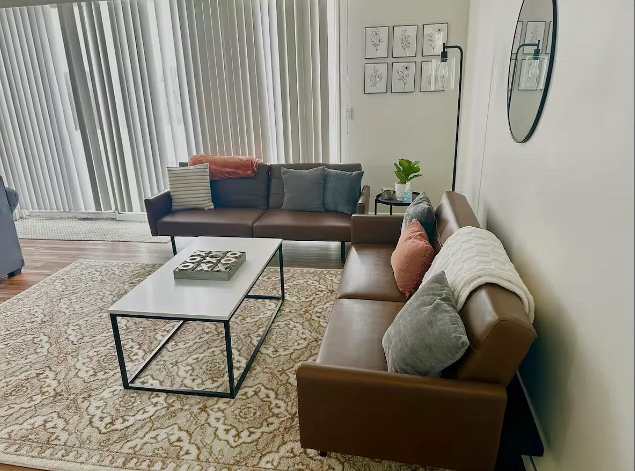 3 bed, 2800 sqft, $2,750 — Photo 2