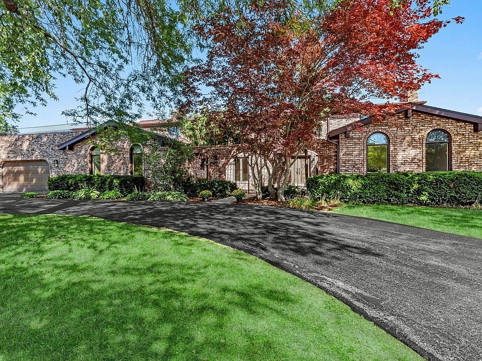 Circular driveway and courtyard