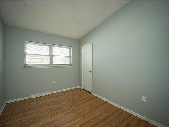 3rd image of 512 Sagebrush Ln