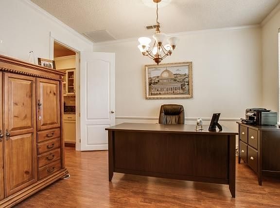 5th image of 147 Newport Dr