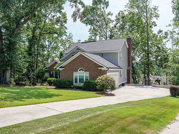 3rd image of 429 Cambridge Circle