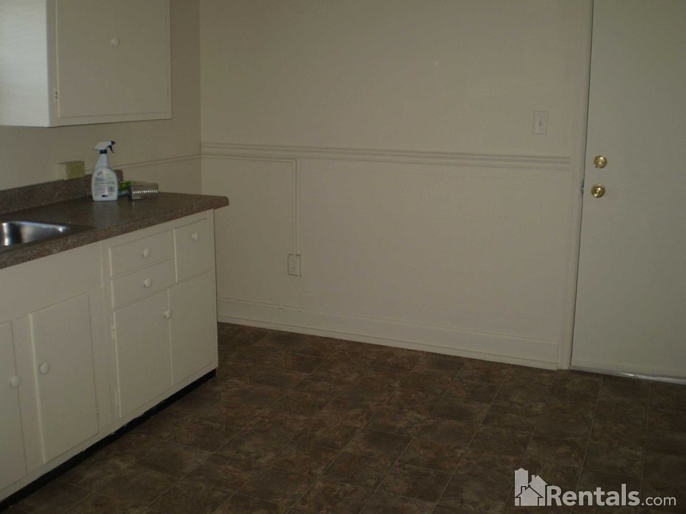 2nd image of 417 Winchester Ave