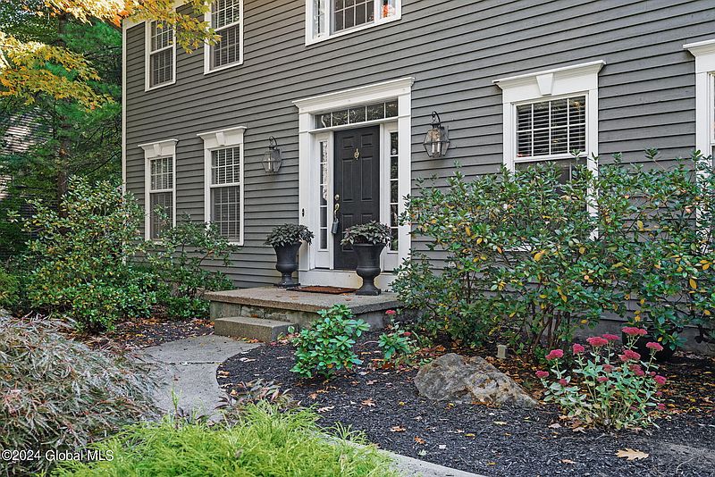 4th image of 10 Wildwood Court