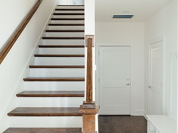 4th image of 512 Proximity Cir