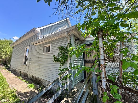4th image of 737 & 739 Roache St