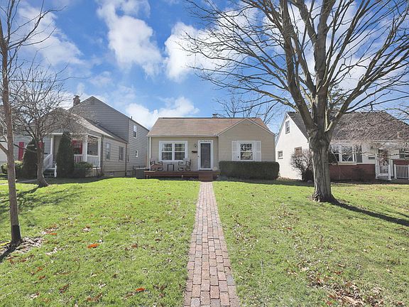 3rd image of 327 E Jeffrey Pl