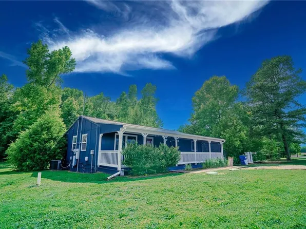 8973 Gates Rd, Suffolk, VA 23437