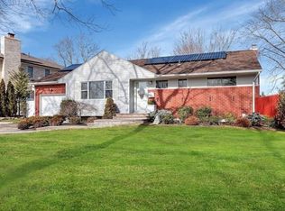 9 Rosalie Pl, Commack, NY 11725