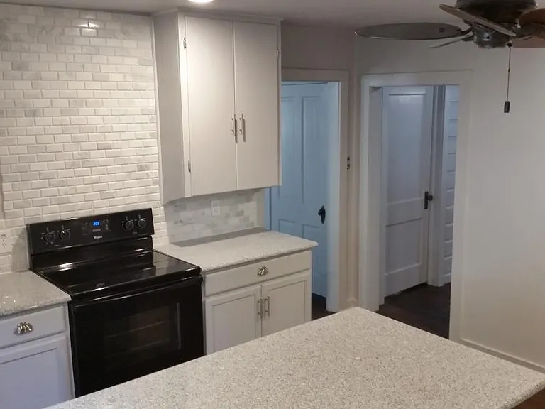 1106 S Avenue B — Photo 14