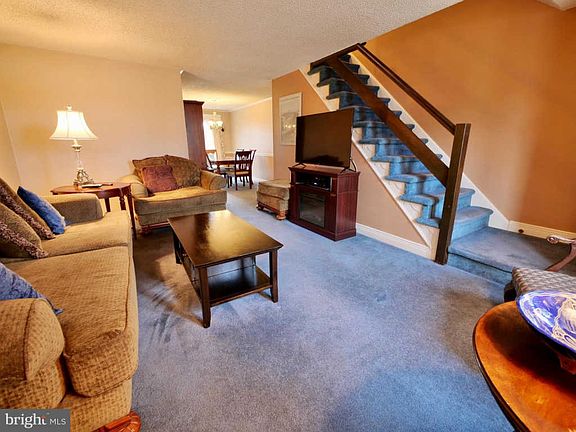5th image of 730 W Ashland Ave