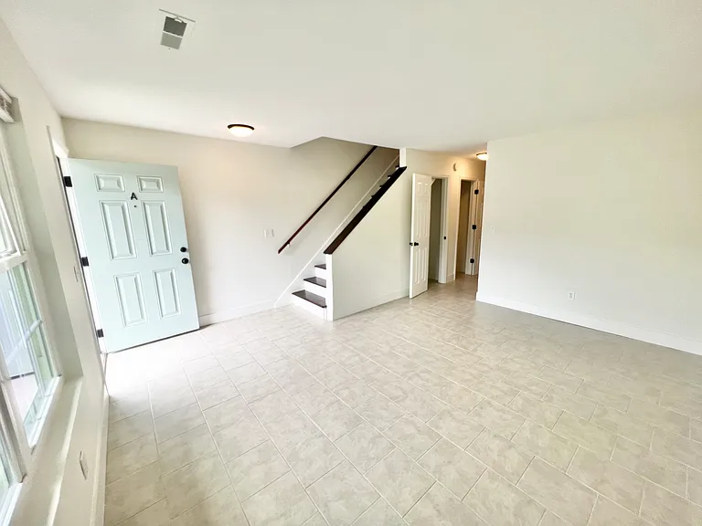 Living Room/Entryway