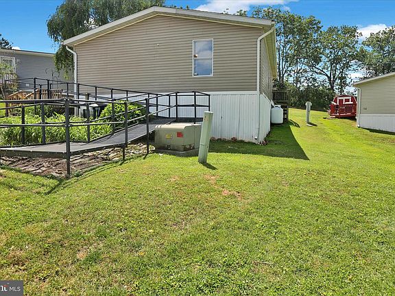 3rd image of 764 Willow Ln