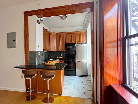 5th image of 157 W 80th St APT 3A