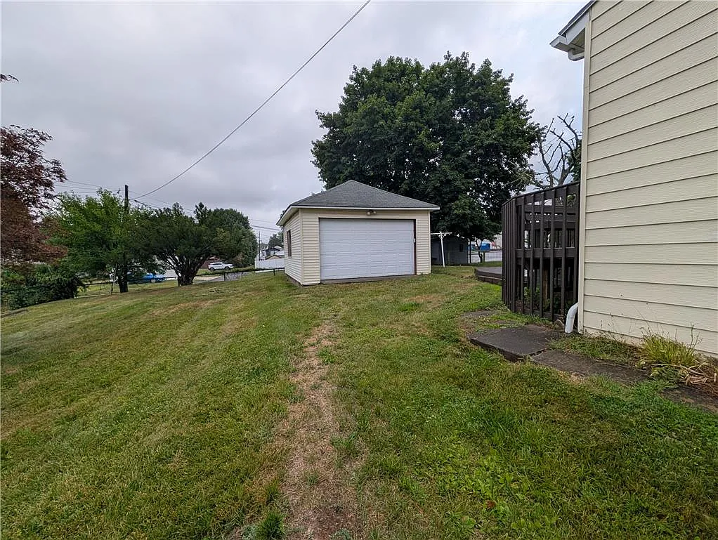 2 bed, 1.5 bath, 1646 sqft, $2,000 — Photo 2