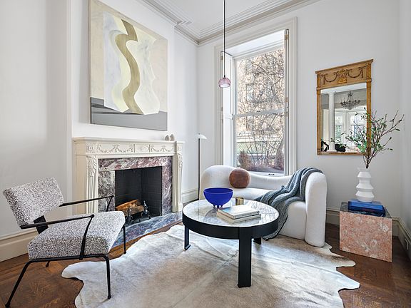 4th image of 248 W 11th St #Townhouse