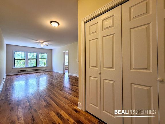 5th image of 630 W Cornelia Ave Unit 3