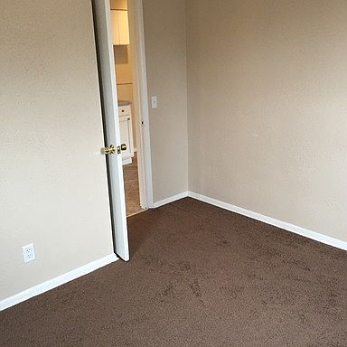 5th image of 2992 Woodrow Ave APT 4