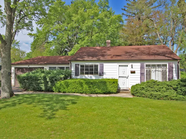 20 Johnathan Rd, Lake Zurich, IL 60047