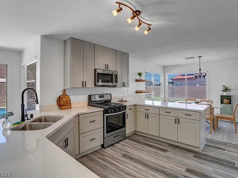 818 Holly Sprig Ct — Photo 3