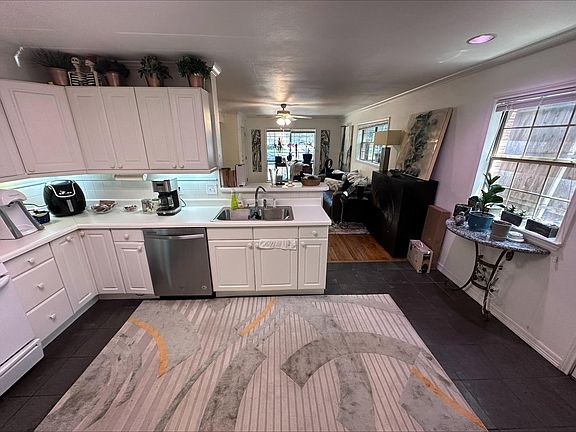 4th image of 4222 Newton Ave APT 101