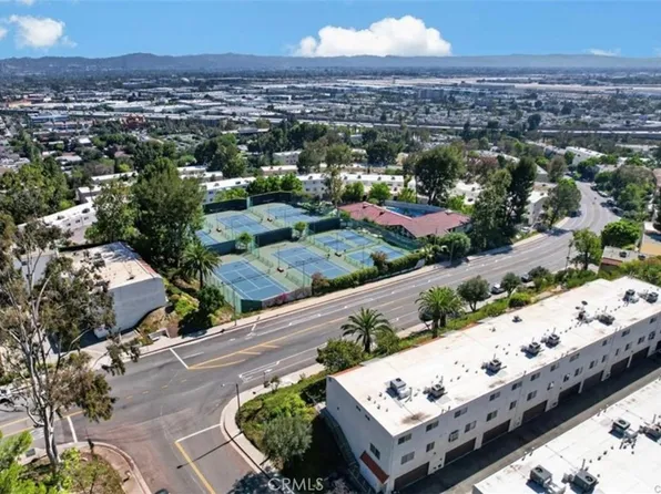 8008 Via Verona, Burbank, CA 91504