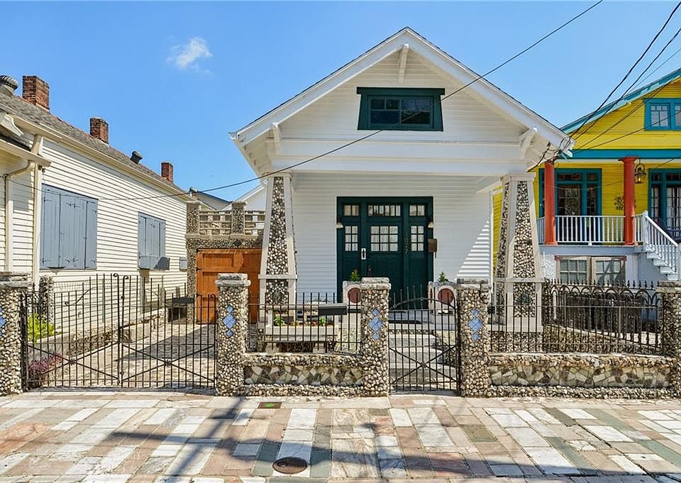 1st image of 1027 Louisa St