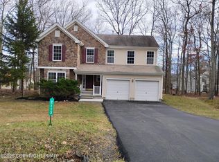 2113 Dorset Ct, Bushkill, PA 18324