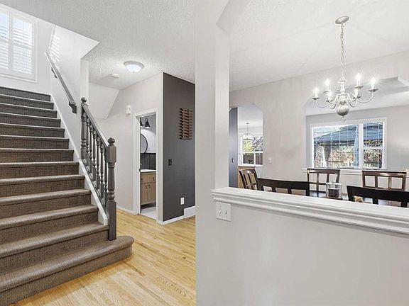 4th image of 19 E Chapman Way SE