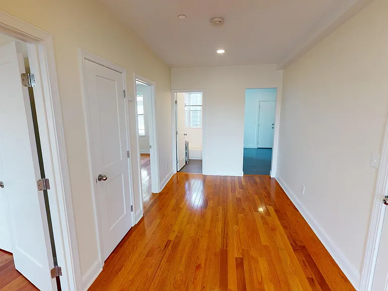 123 Sutherland Rd #D — Photo 7