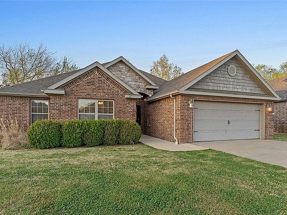 2nd image of 2907 NE Wild Indigo Way