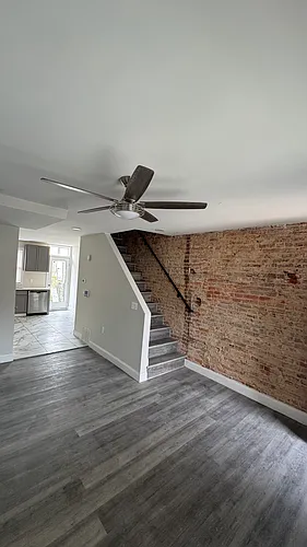204 Grundy St Photo 1