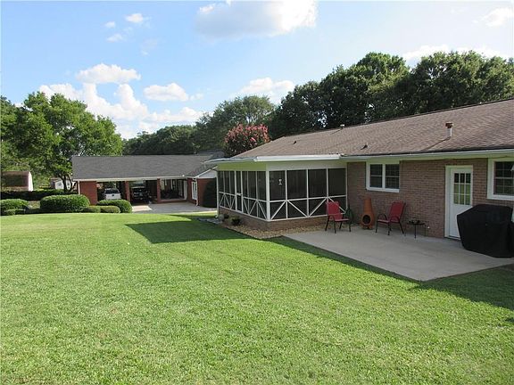5th image of 816 N College Dr