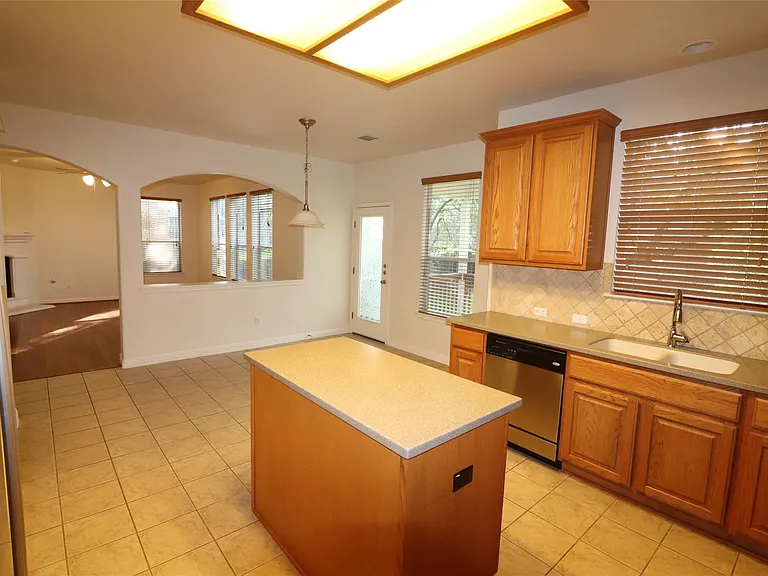 806 Zappa Dr — Photo 17