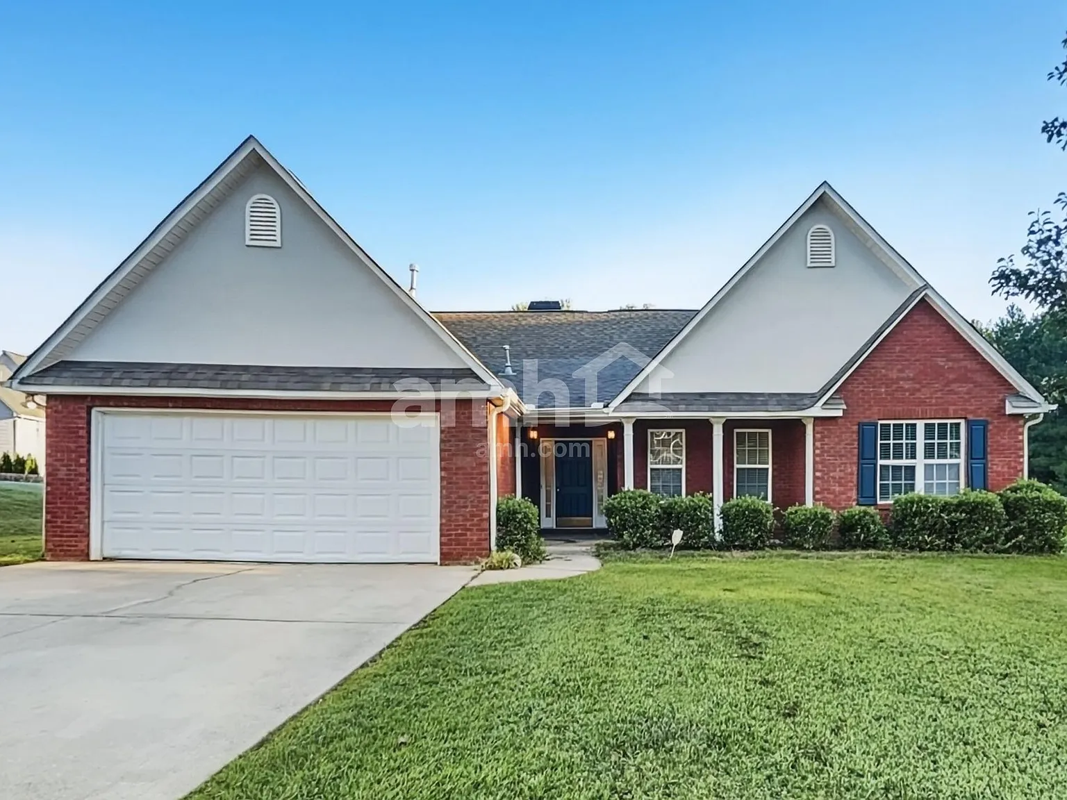 4 bed, 2.0 bath, 2053 sqft, $2,280 — Photo 1