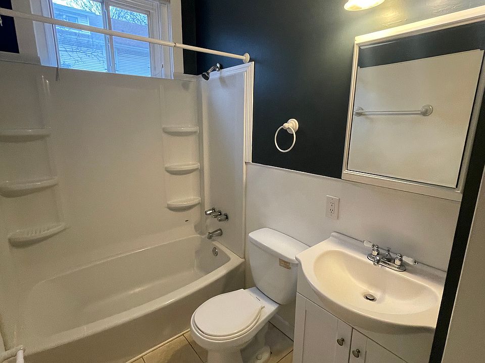 2nd image of 253 Caroline St APT 4