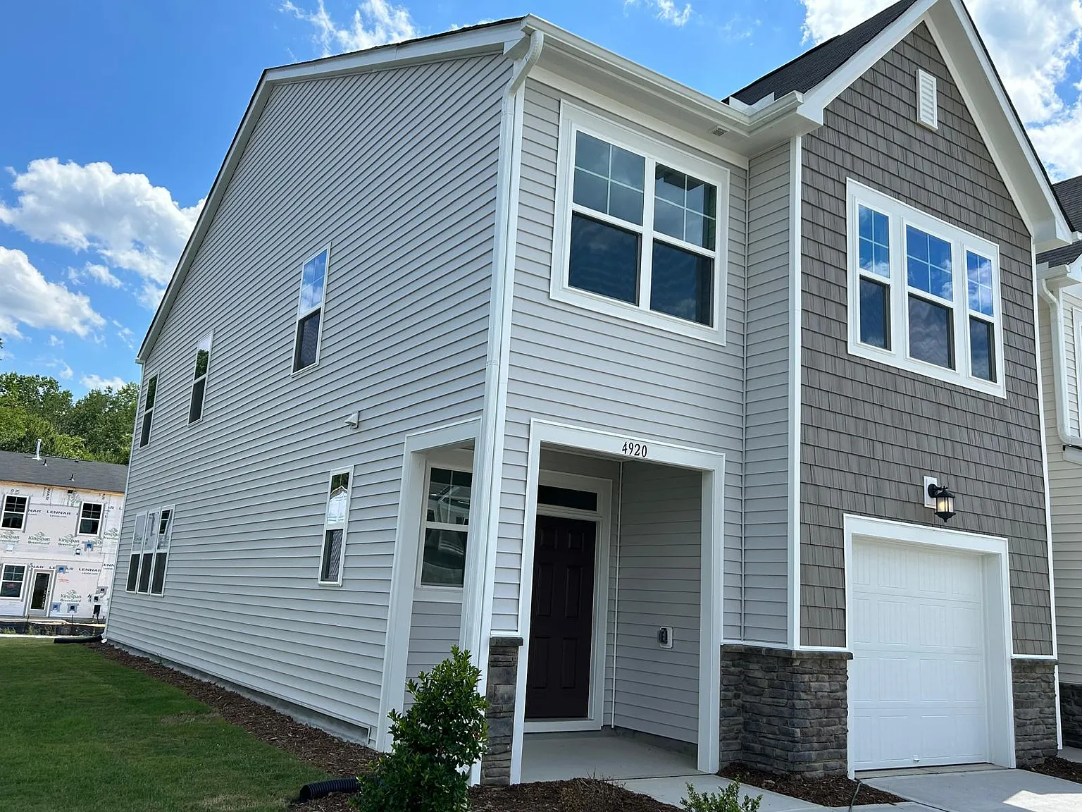 3 bed, 2.5 bath, 1800 sqft, $2,050 — Photo 2
