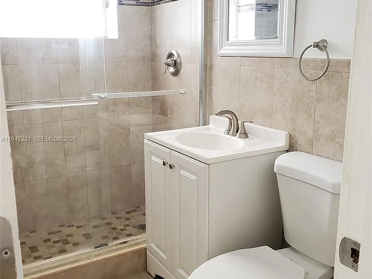 1170 NE 111th St #1170 — Photo 9