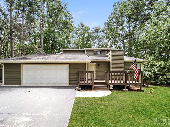 2nd image of 2685 Hillside Dr