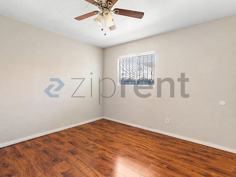 1209 H St — Photo 12